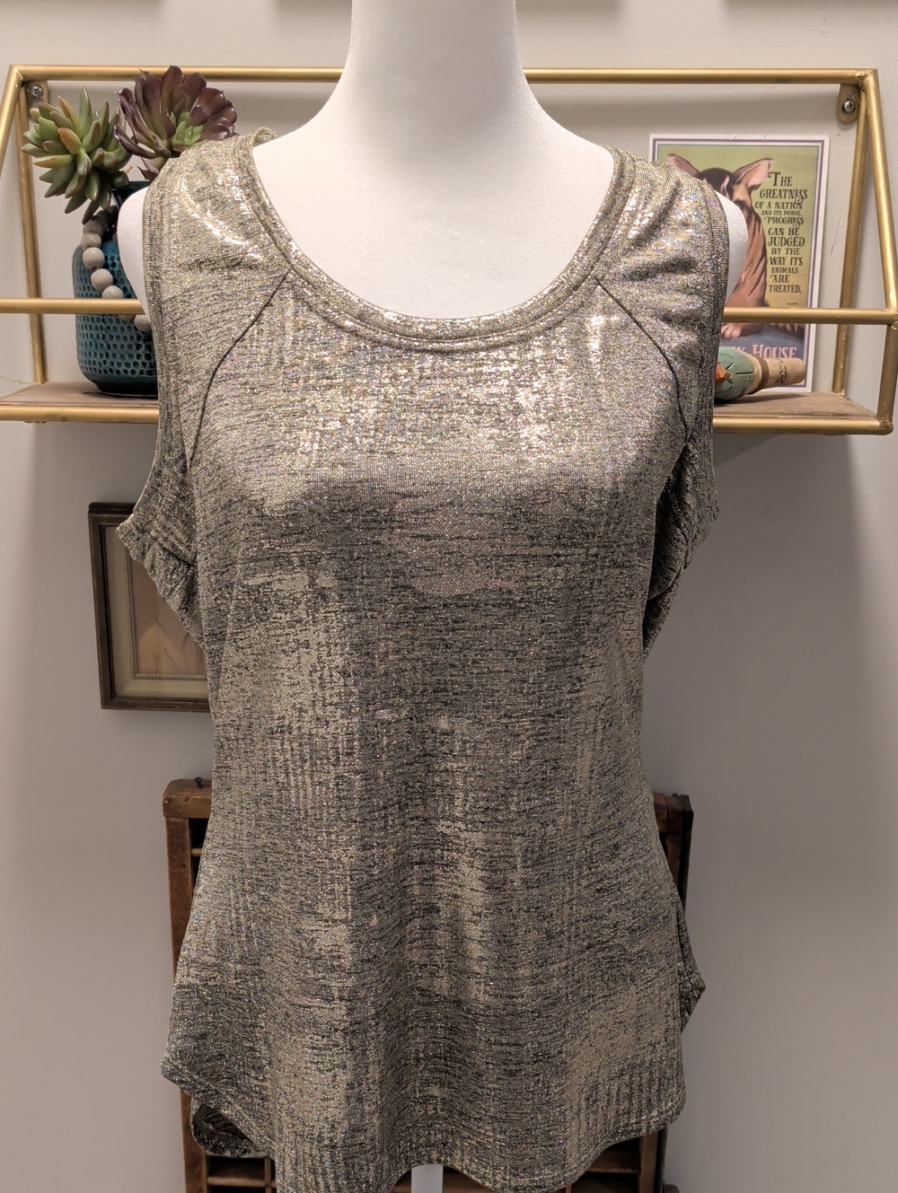 NYGARD Size M-  Metallic Gold Women’s Scoop Neck Top Luxury Look